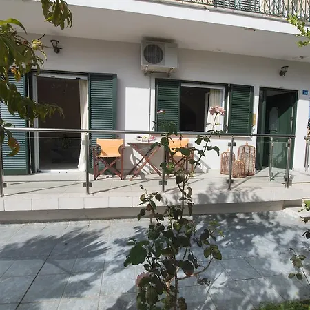 Villa George House *