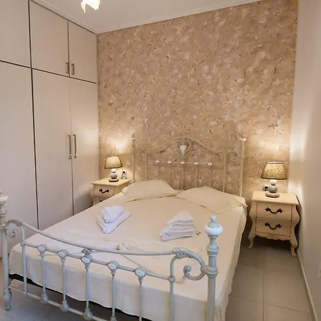 George House Villa Kariótai
